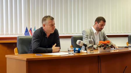 Novinarska konferenca ZD Tolmin, 4.10 (8)-1800